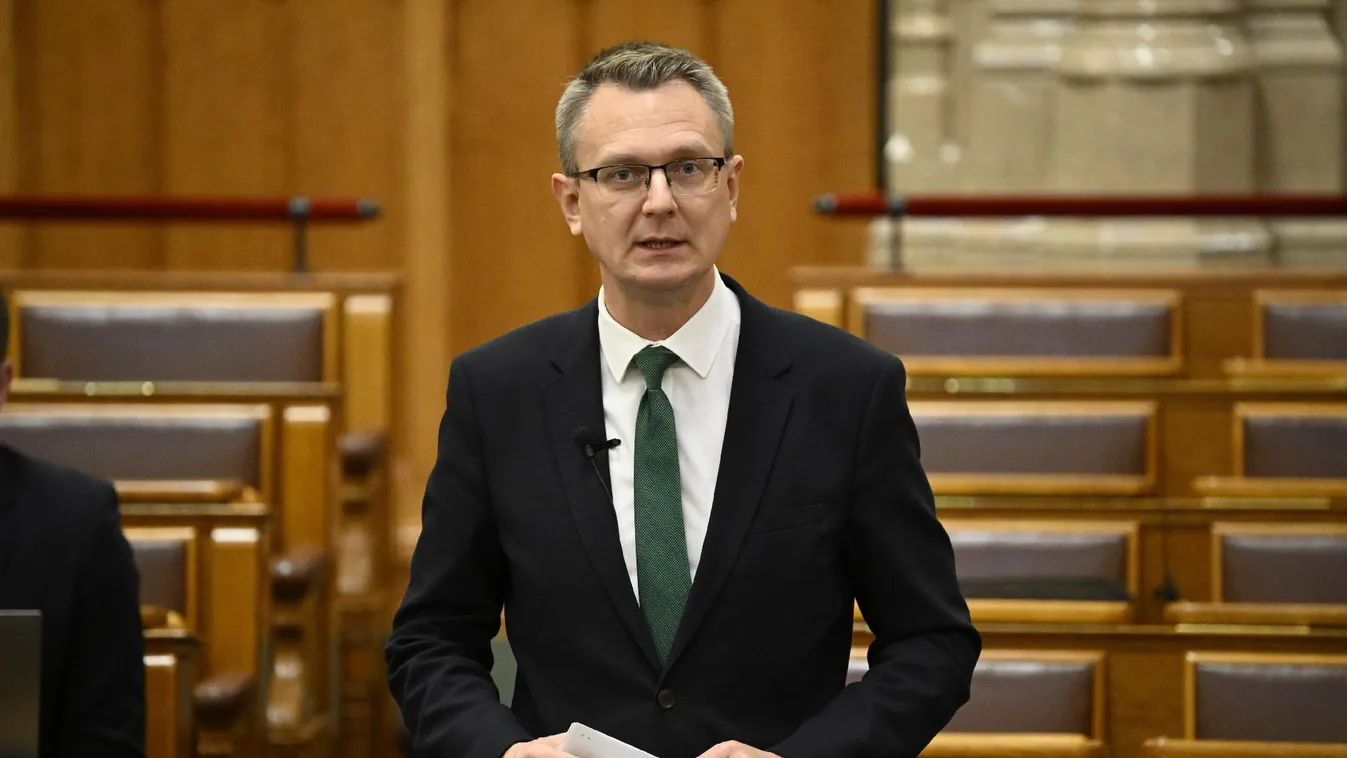 Rétvári Bence: A kormány tovább akarja növelni a nyugdíjakat úgy, hogy előbb-utóbb legyen majd 14. havi nyugdíj is