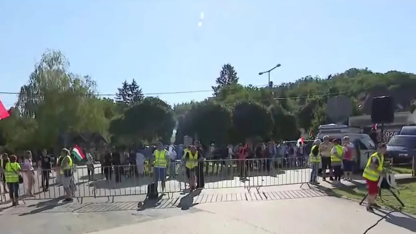 Még a kötcsei Hősök terét sem tudták megtölteni Magyar Péter hívei + videó