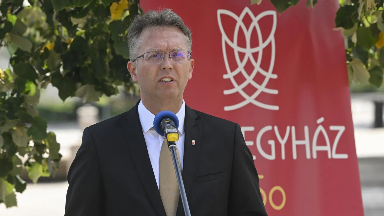 Családbarát forradalom: Négyezer milliárd forint adókedvezmény marad a családoknál