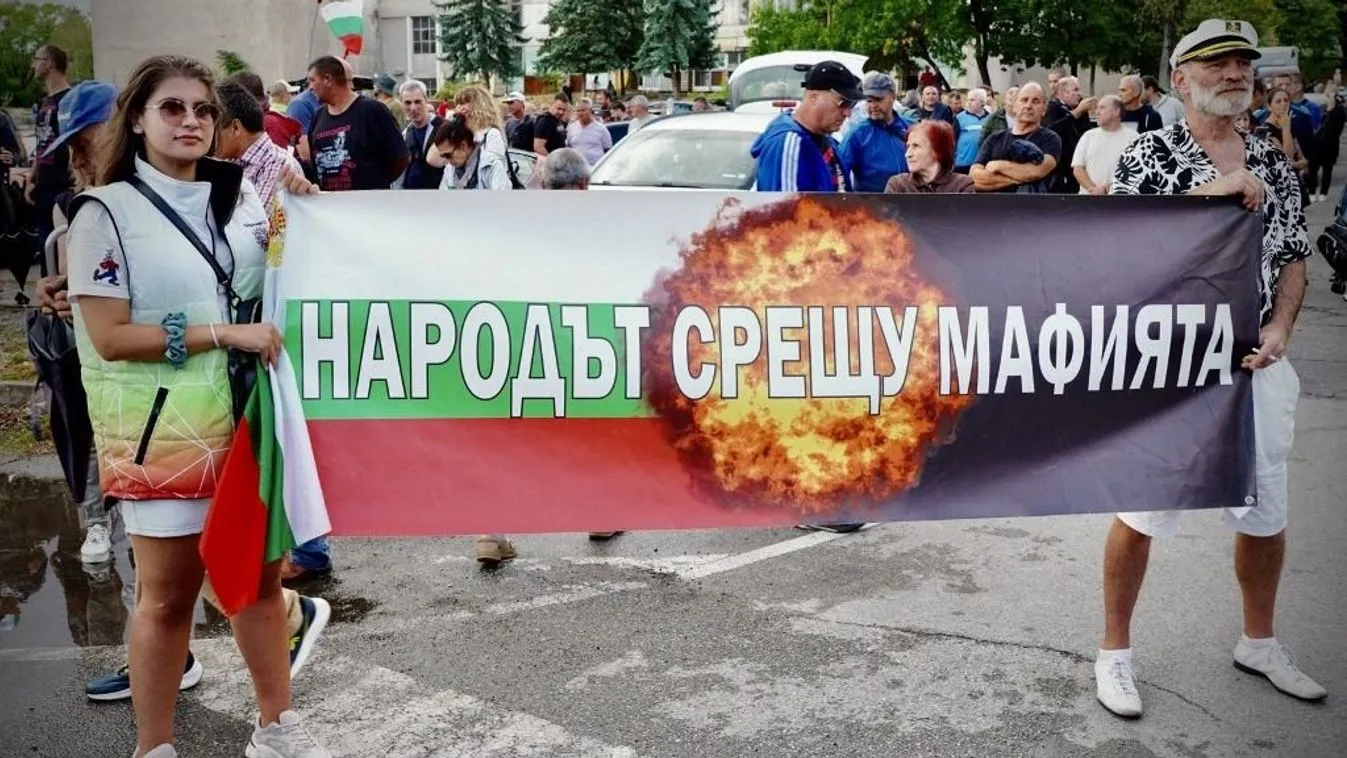 Botrány Bulgáriában: tüntetők torlaszolták el Von der Leyen útját