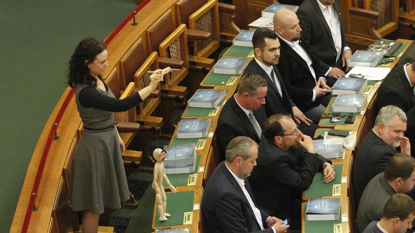 Itt a jogerős ítélet Szabó Tímeáról – nem díjazták Strasbourgban a képviselő parlamenti botrányát