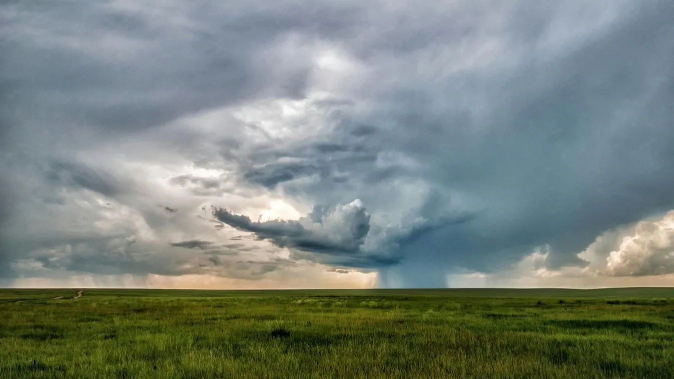 Brutális hőség után jön a feketeleves: viharok csapnak le Magyarországra