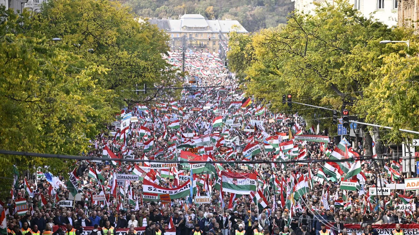 Rekordtömeg a Békemeneten, kiállás a háború ellen + videó