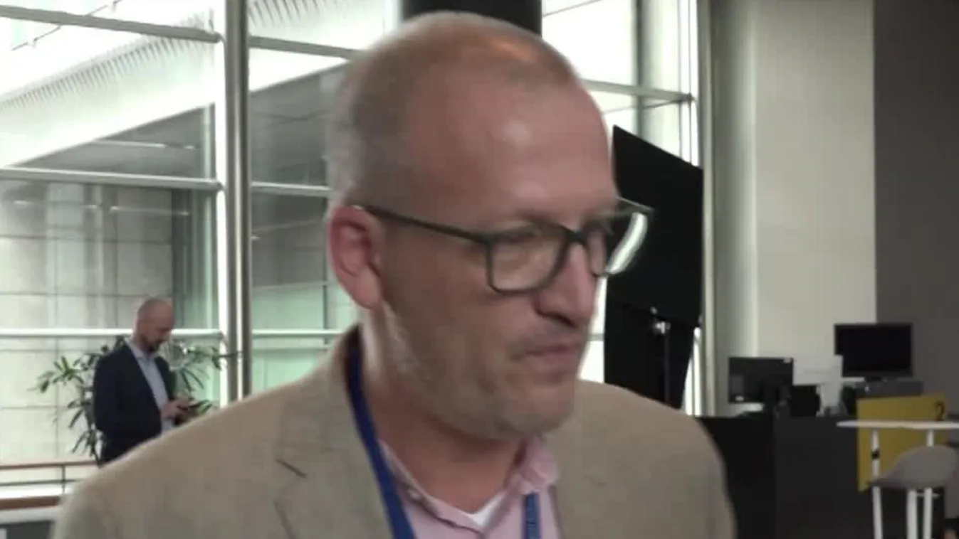 Továbbra is hallgatnak a Tisza Párt képviselői Tarr Zoltán botrányáról + videó