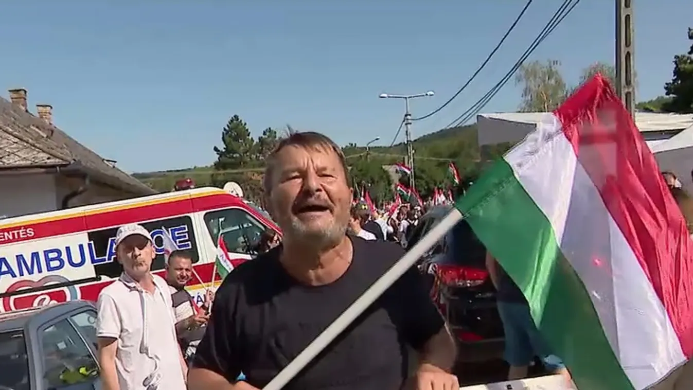 Ismét sértegették a Hír TV munkatársát a Tisza Párt szimpatizánsai  + videó