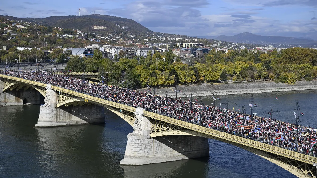 Vezércikk – Még a Holdról is - minden idők legnagyobb Békemenete volt Budapesten + videó