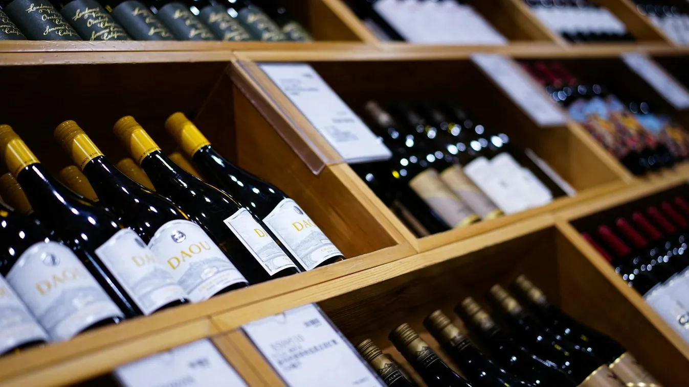 Az európai borokra és más szeszes italokra is 15 százalékos importvám vonatkozik majd