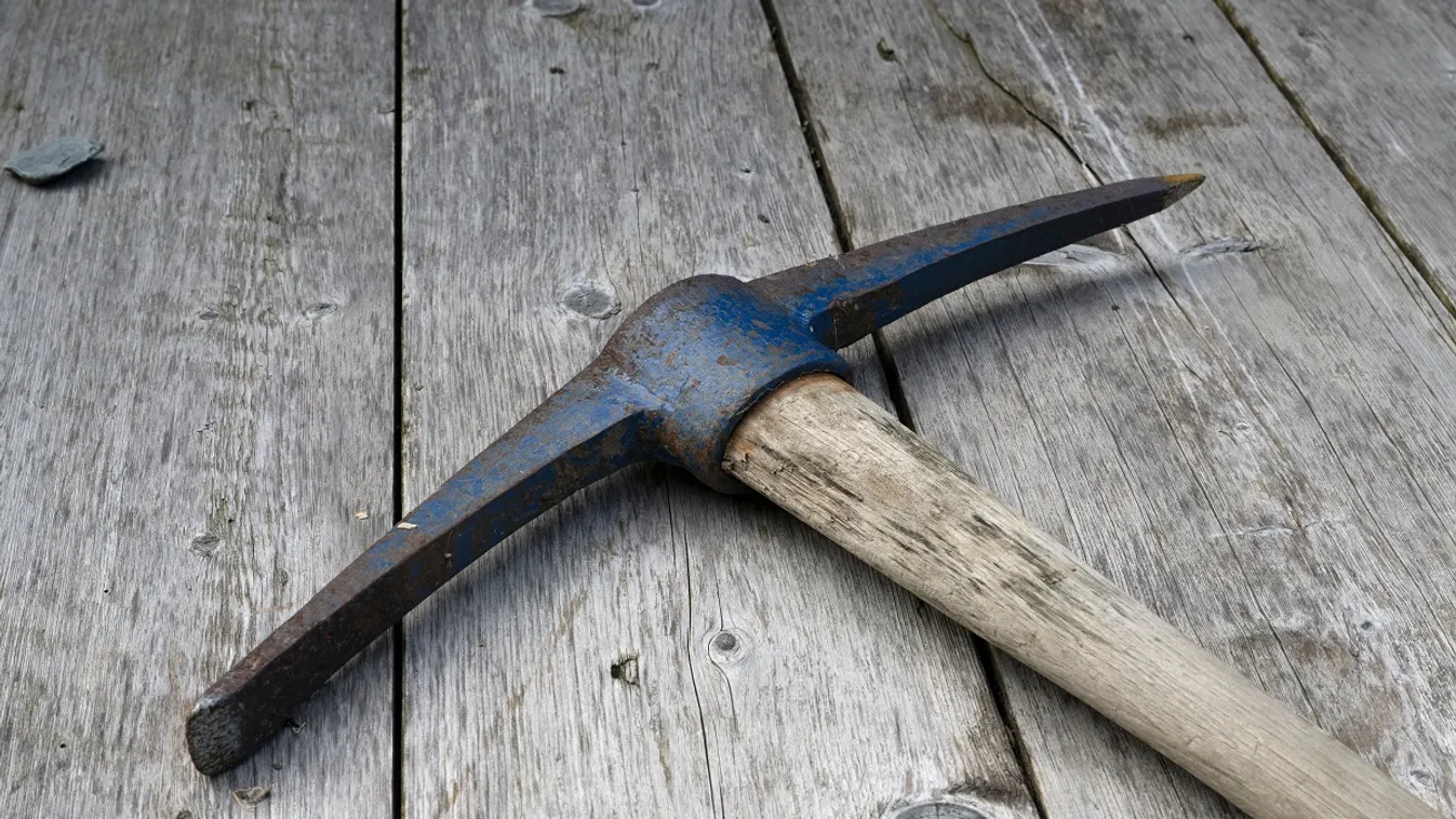 Csákánnyal akart gyilkolni