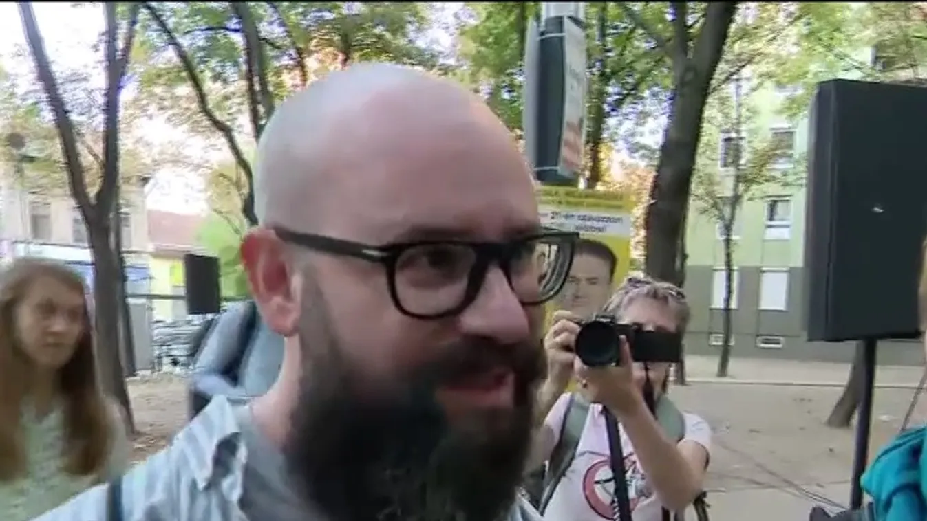 Elmenekült a Hír TV kérdései elől Balázs András  + videó