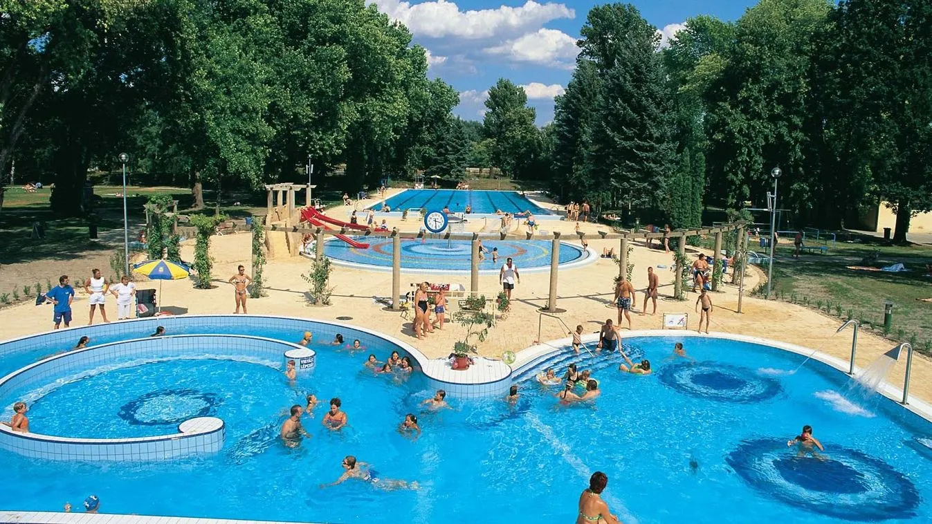 Jövőre nyitnak csak ki a fővárosi fürdők, de egy kedvenc három évre is lakat alá kerül