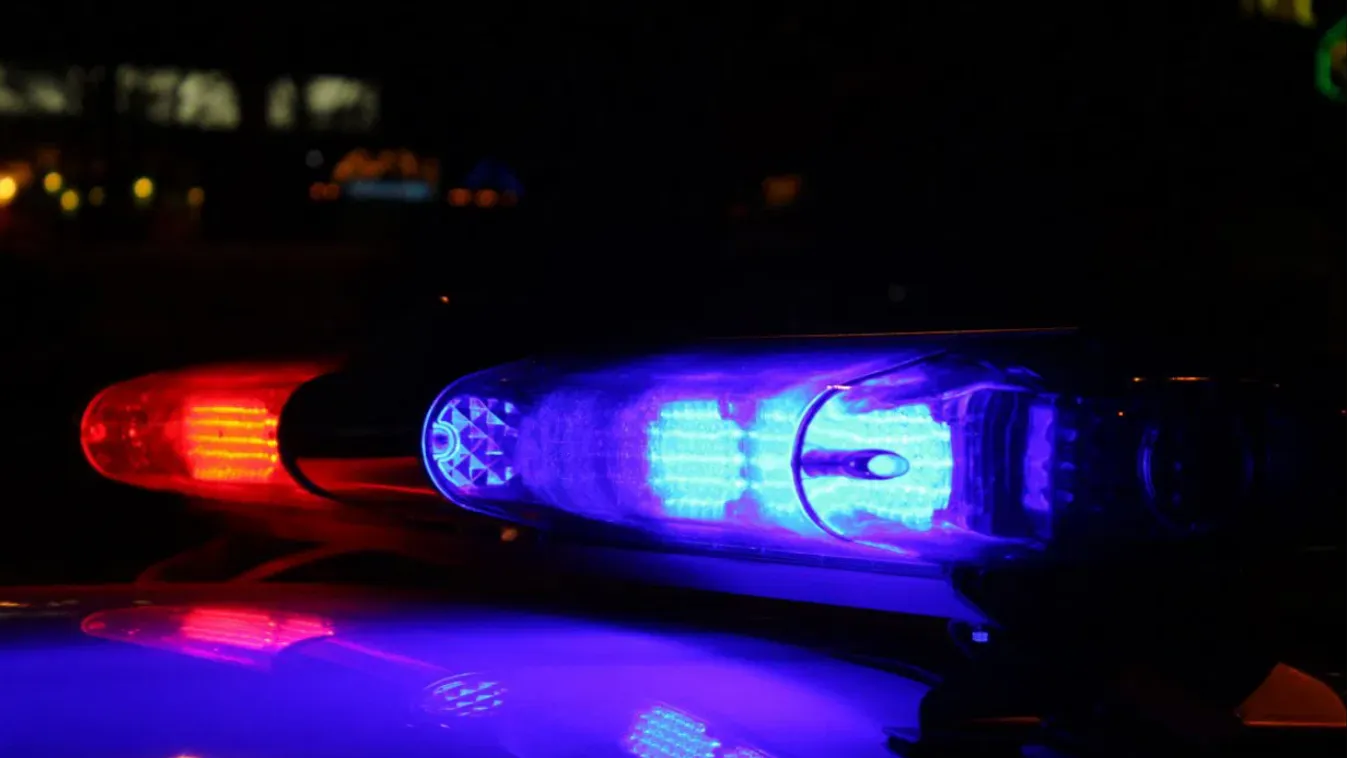 Emberek csoportjába hajtott egy gépkocsi az észak-franciaországi Évreux-ben, halálos áldozat is van