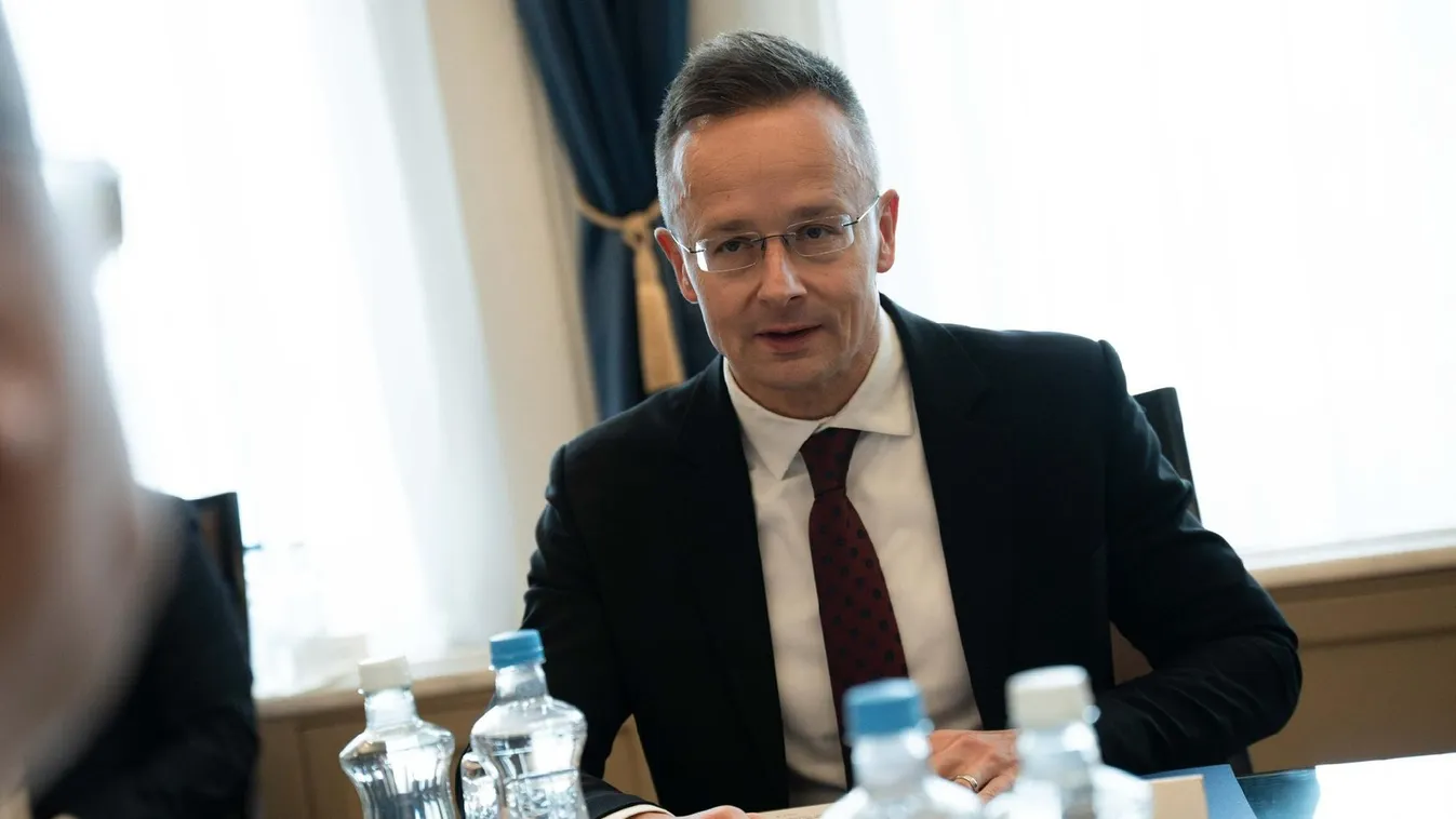 Szijjártó Péter: Kínával és Egyiptommal is a magyar érdekeket képviseljük