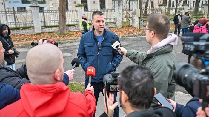 Menczer és a Népszava: videón a lebőgés