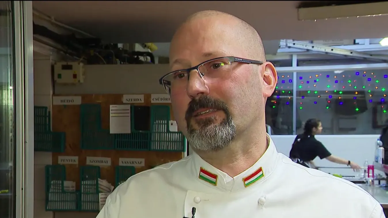 Teljesen szabad kezet kaptak a versenyzők a karácsonyi fatörzs versenyen