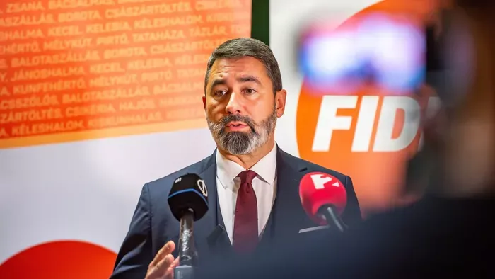 Hidvéghi Balázs:  Minden olyan brüsszeli törekvést elutasítunk, amely veszélyes a magyarokra nézve