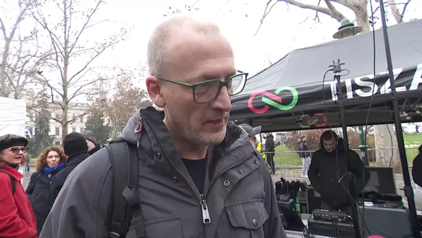  Tarr Zoltánt kérdezte a HírTV riportere, biztonsági őrök vezeték el munkatársunkat