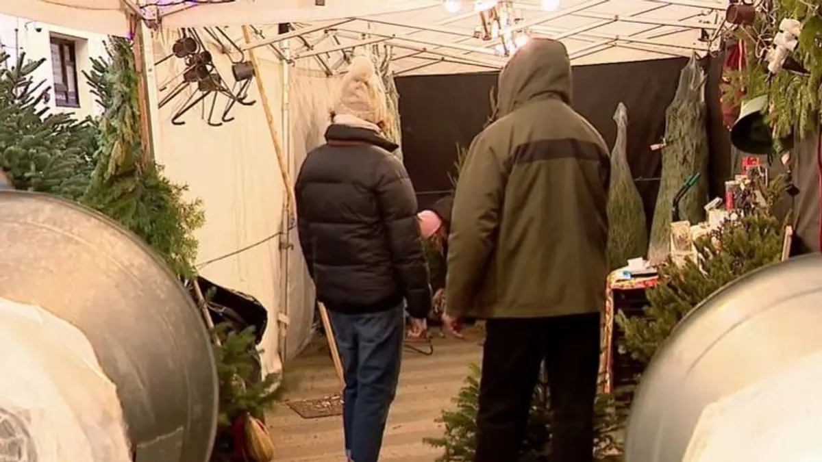 Többen még december 24-én is vásároltak karácsonyfát