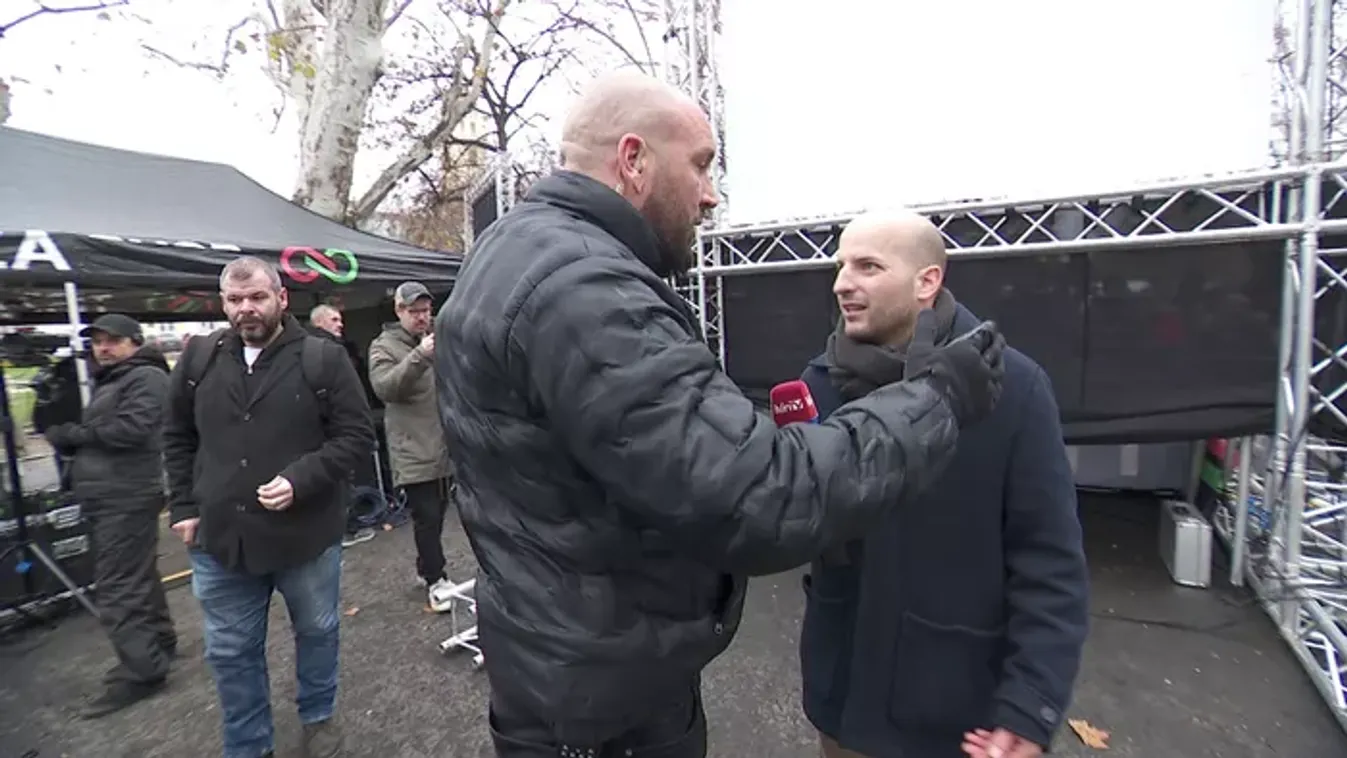 A szeretet körülvesz – ezúttal így csaptak le Magyar Péter testőrei riporterünkre a Tisza Párt gyűlésén