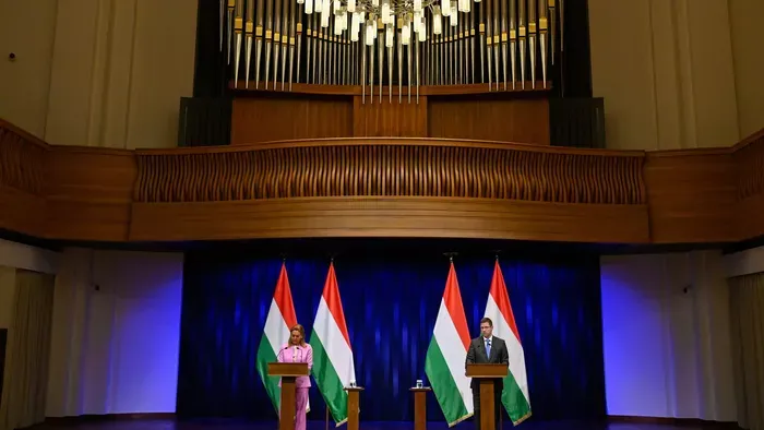 Kormányinfó és elemzés - Élő közvetítés a HírTV-n