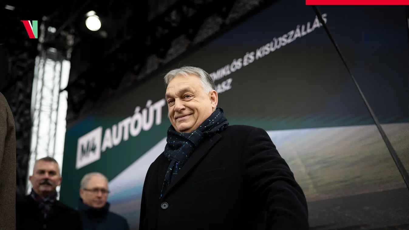 Mosolyoffenzíva vs. könnygáz: Scholzot kifütyülik, Orbánt megölelik – zongorázni lehet a különbséget