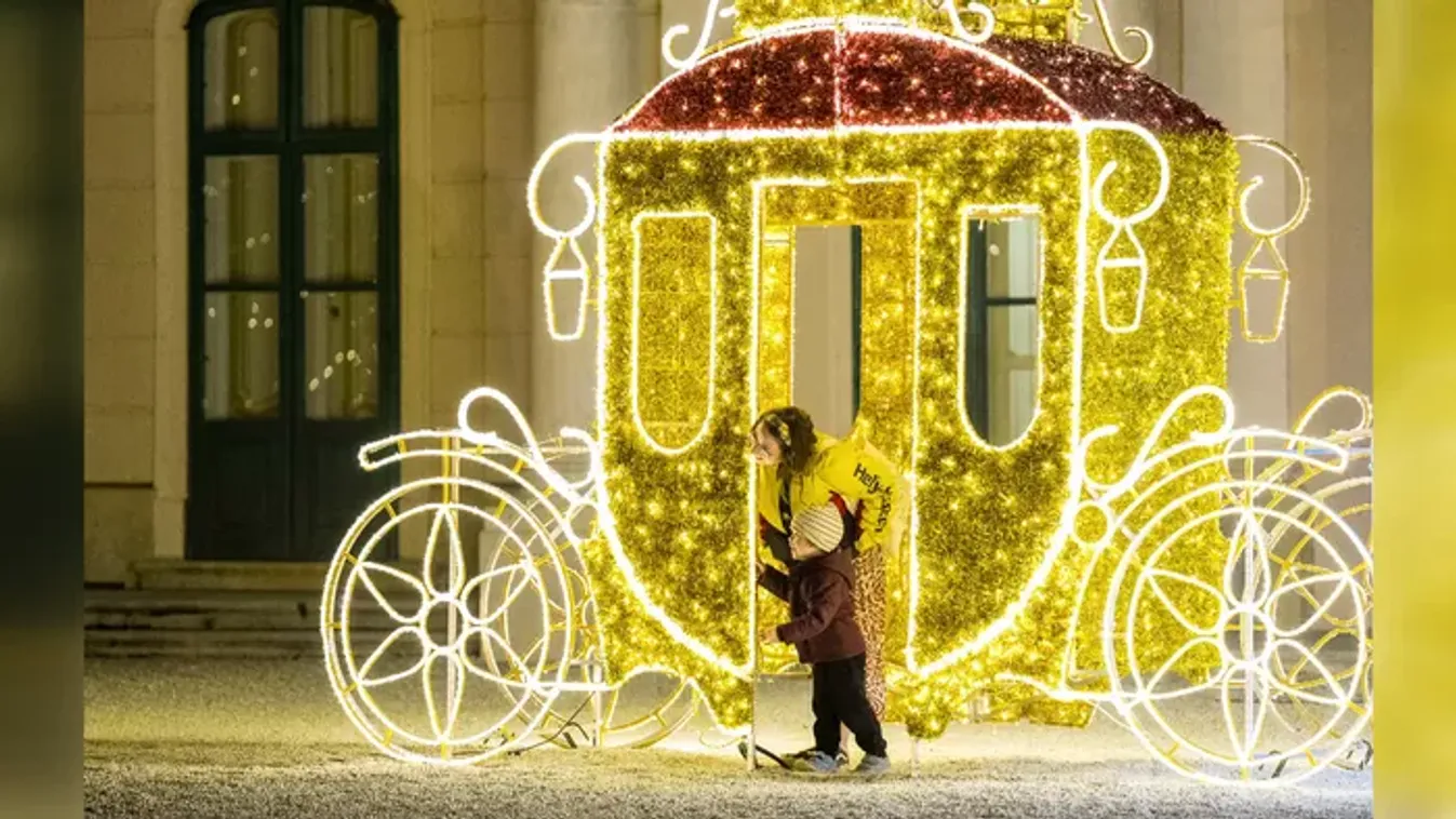 Fényinstalláció Gödöllőn és több nagyvárosban