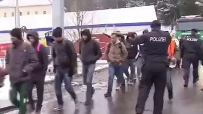 A Tisza Párt minden illegális bevándorlót befogadna