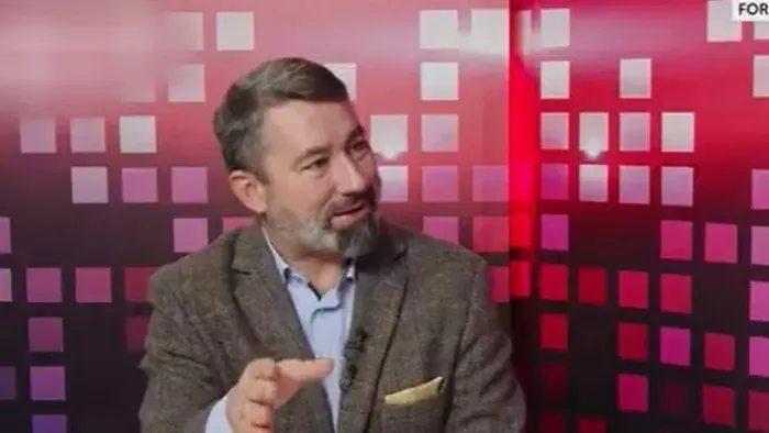 Hidvéghi Balázs: Magyar Péter egy fogott ember, aki végrehajtaná a brüsszeli terveket és elvenné a nyugdíjasoktól a pluszjuttatásokat