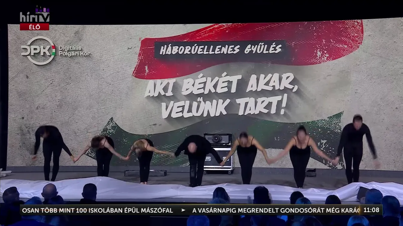 Mohácson a falra festették az ördögöt: látványos kiállás a béke mellett