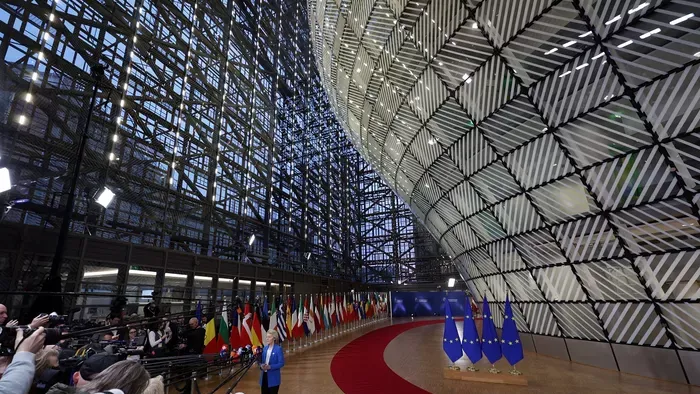 Ez jelentené a „dzsungel törvényeinek” eljövetelét – Boros Imre és Bogár László elemzése a Háttérképben