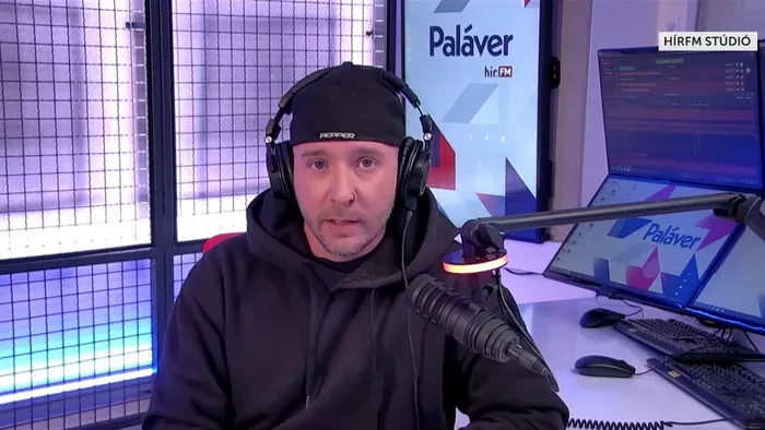 Újságírók ellen hergel a Momentum