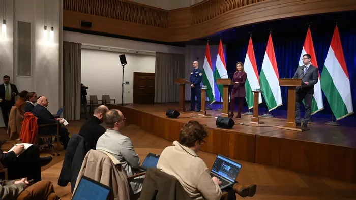 Kormányinfó és elemzés - Élő közvetítés