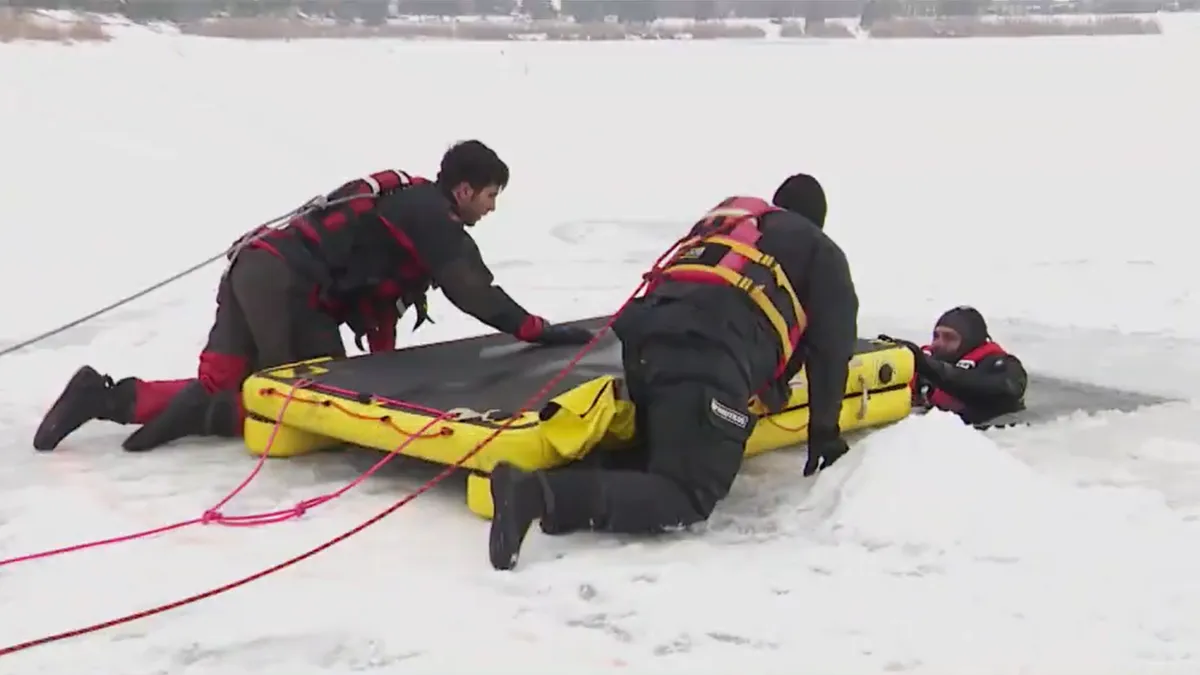Élet és halál a fagyos mélyben! Megnéztük, hogyan dolgoznak a Pest vármegyei hősök