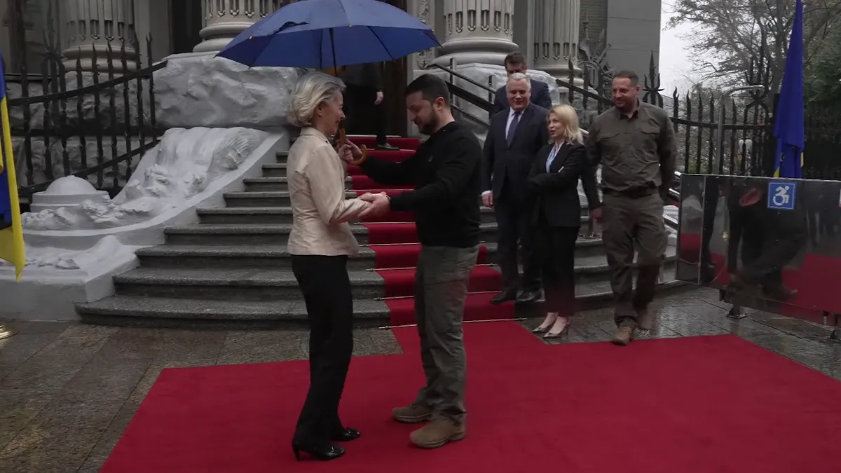 Brüsszel tovább feszíti a húrt: 90 milliárd eurós hitel Ukrajnának