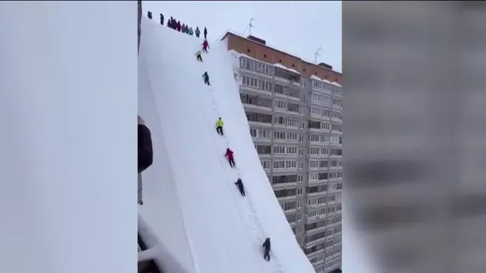 Sokemeletes házak tetejéig ér a hó Kamcsatkán