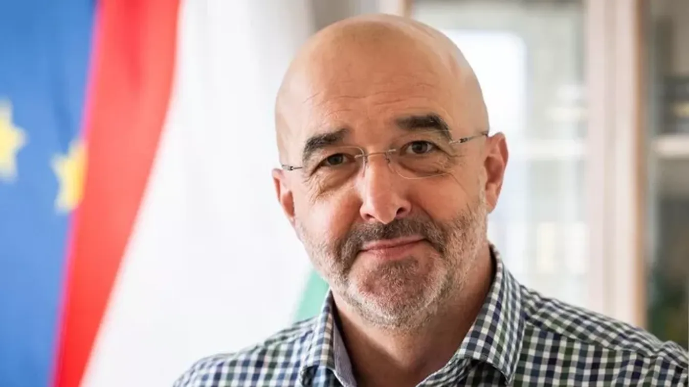 "Nem a ló lába, az egész ló kilóg" – Kovács Zoltán brutálisan helyretette a hóban pózoló tiszásokat