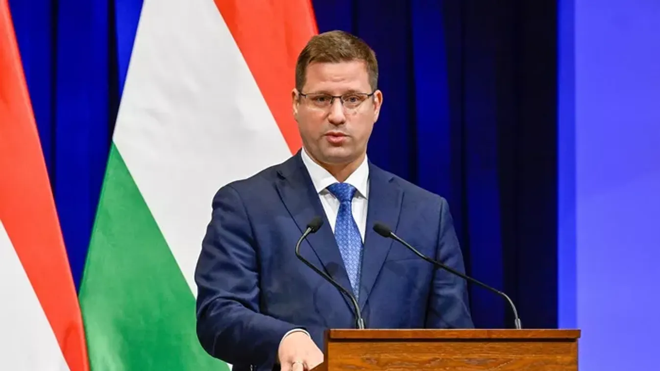 Brüsszeli pórázon a Tisza Párt: Gulyás Gergely szerint Magyar Péter ezért iszik bort, miközben vizet prédikál