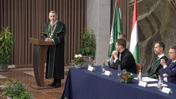 Rektori döntés: száműzve az európai uniós zászlót az egyetem területéről