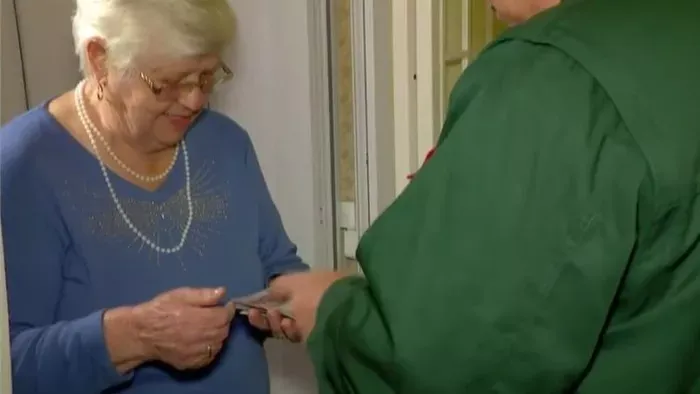 Ma érkezik a megemelt nyugdíj a bankszámlákra