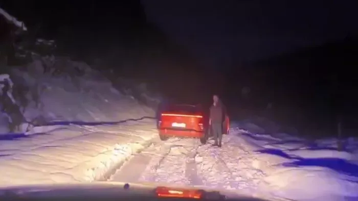 Romániában több tízezer háztartás maradt áram nélkül a hó miatt