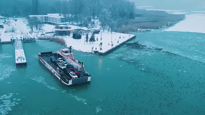 A befagyott Balaton télen is melegíti a szívünket, akárcsak nyáron