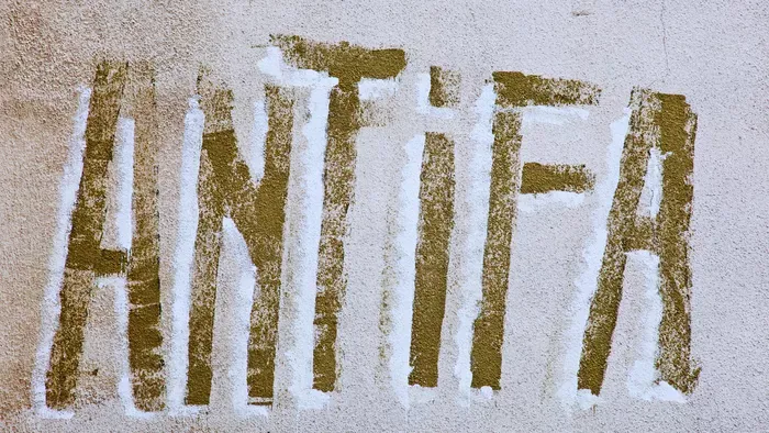 Antifa-terror: Vipera a „demokrácia” jegyében