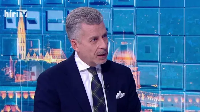 „Ócska hergelés” – Rákay Philip alaposan kiosztotta Magyar Péter fenyegetőző fanatikusait