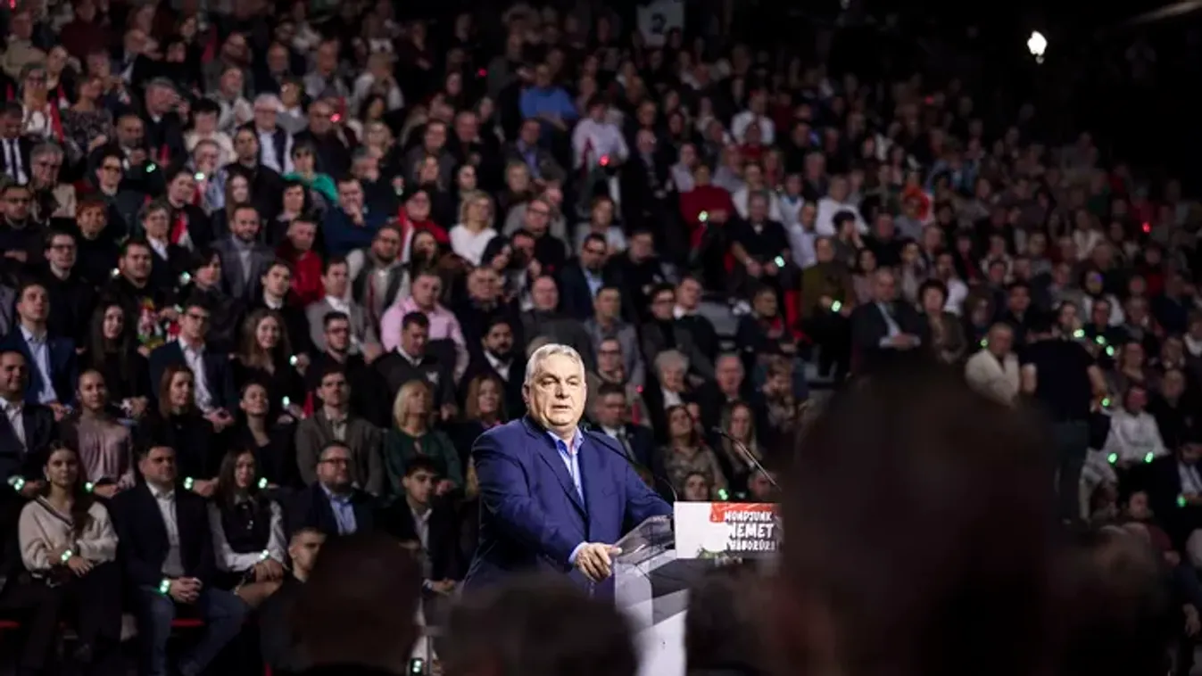 Orbán Viktor érkezése a miskolci háborúellenes gyűlésre