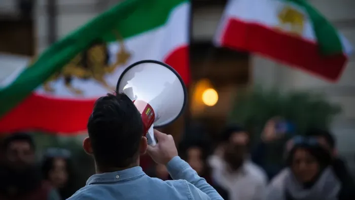 Lángokban áll egy mecset Teheránban