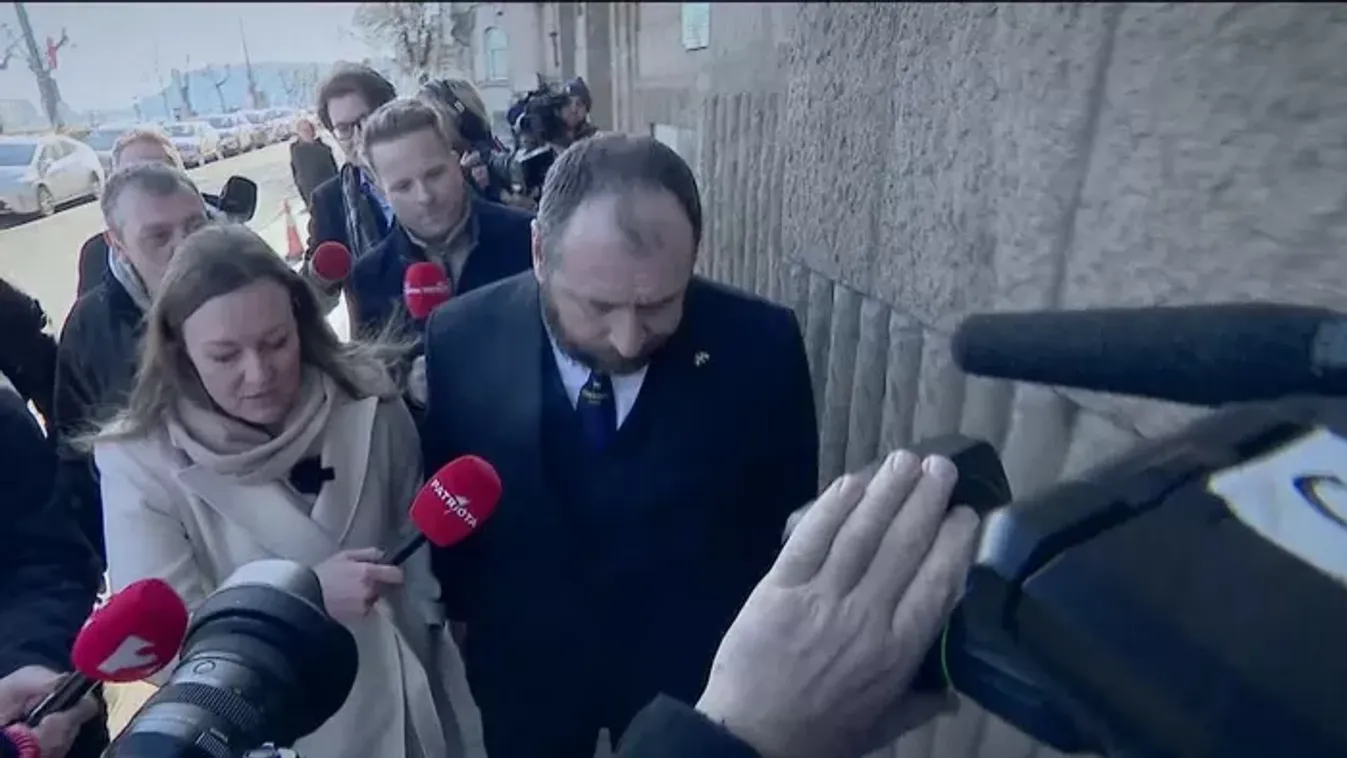 Ilyet nem látott még a világ - Az ukrán nagykövet nemcsak némasági fogadalmat tett, a saját autóját se találta meg