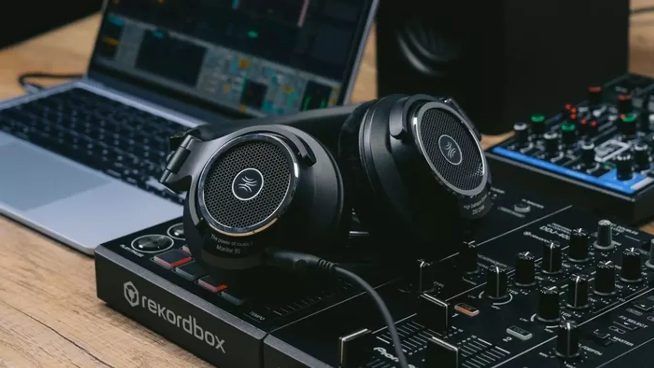 Véget ér az univerzális fejhallgatók kora