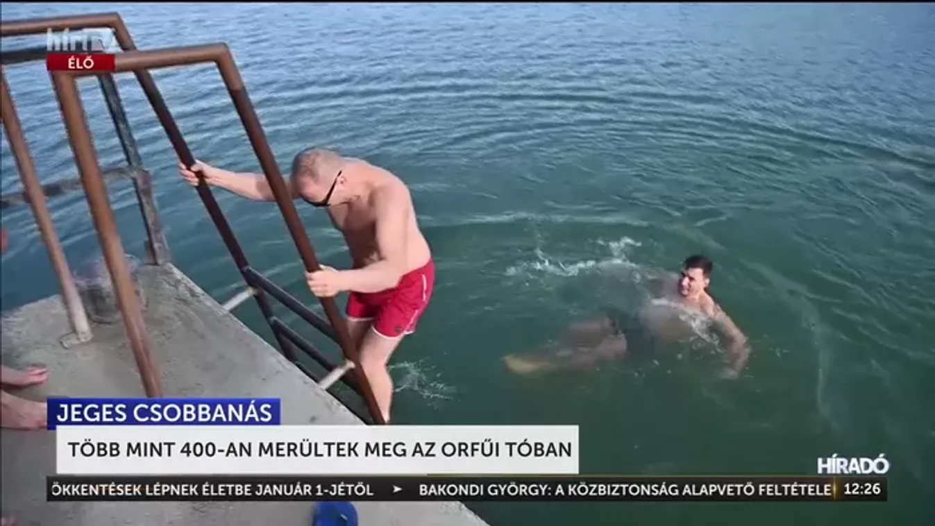 Több mint 400-an csobbantak a jeges tóban Orfűn
