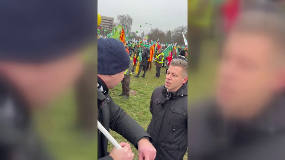 Politikai öngól? Kínos pillanatokat élt át Magyar Péter a feldühödött gazdák gyűrűjében