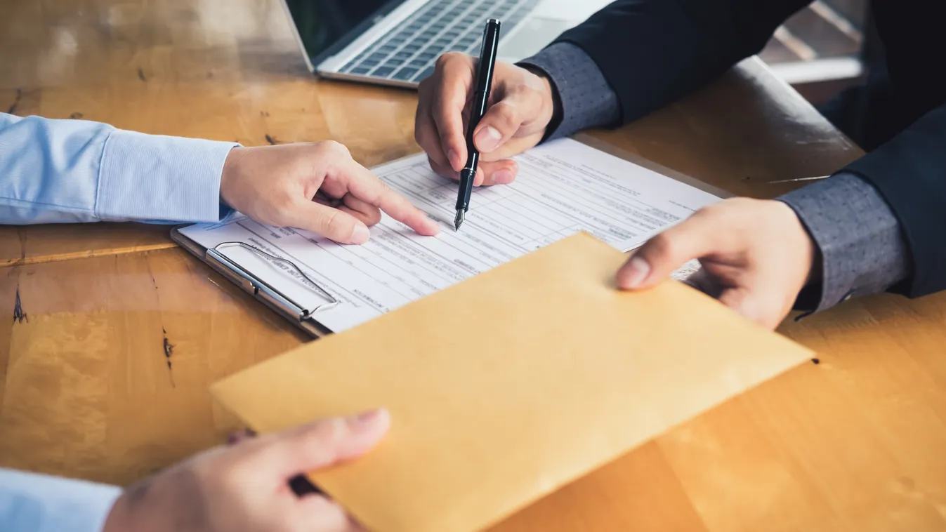 Magyar Péter új „messiása” a pártállami korrupció és a globális olajmaffia öleléséből érkezett Kép