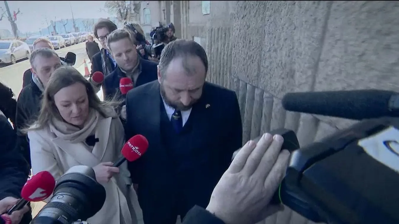 Ilyet nem látott még a világ - Az ukrán nagykövet nemcsak némasági fogadalmat tett, a saját autóját se találta meg